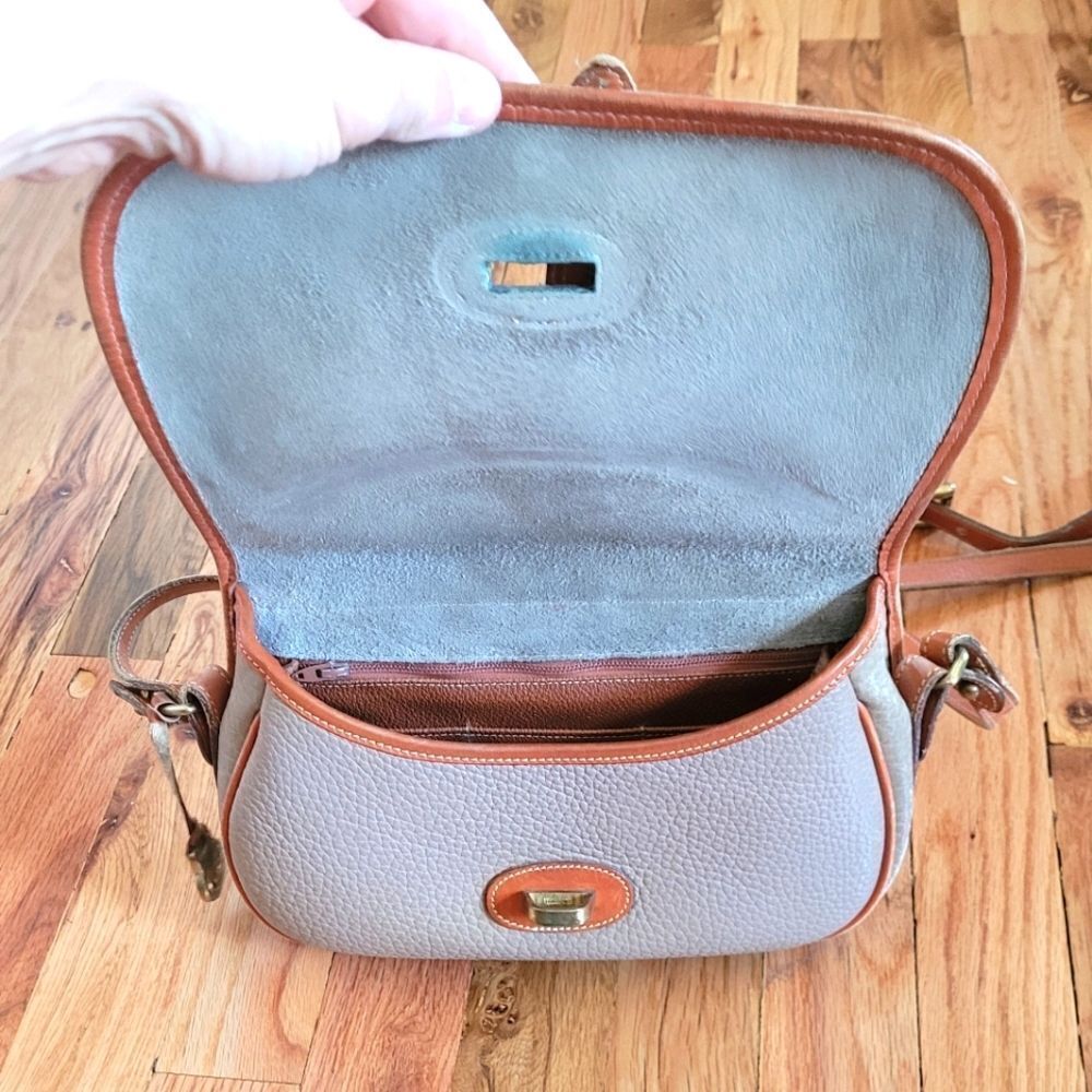 Vintage Dooney & Bourke Pebble Leather Over Under Taupe Crossbody Bag - Picture 16 of 16